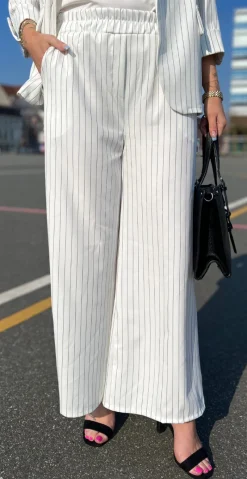 Imogen blazersæt med nålestrib hvid LikeLondon