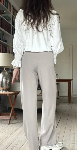 Iris habitbukser med elastik taupe LikeLondon