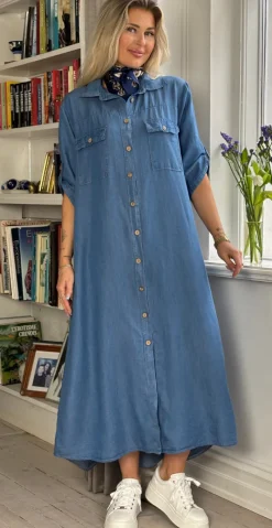 Iva denimkjole med lommer og knapper medium jeans LikeLondon