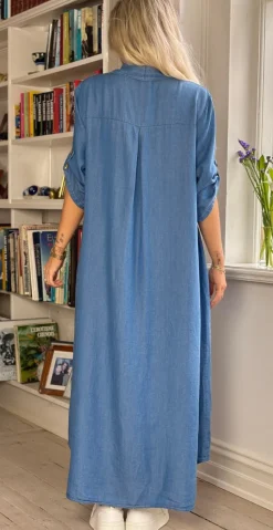 Iva denimkjole med lommer og knapper medium jeans LikeLondon