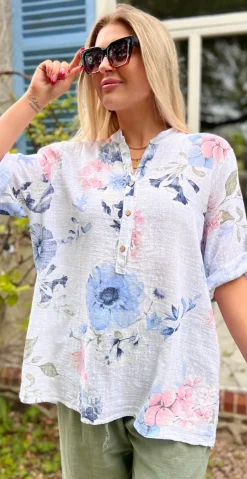 Jessica bluse med blomsterprint og stolpelukning hvid LikeLondon
