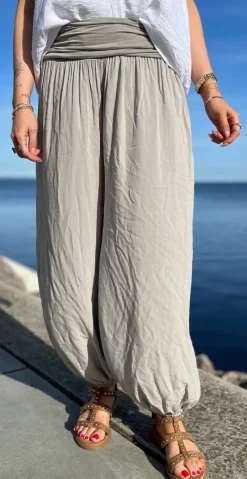 Jill buks med elastik ved talje og fod mocca Likelondon