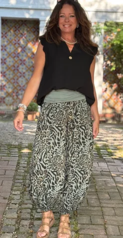 Jill bukser med elastik ved talje og fod leopard khaki LikeLondon