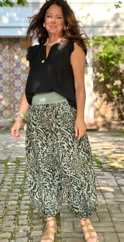 Jill bukser med elastik ved talje og fod leopard khaki LikeLondon
