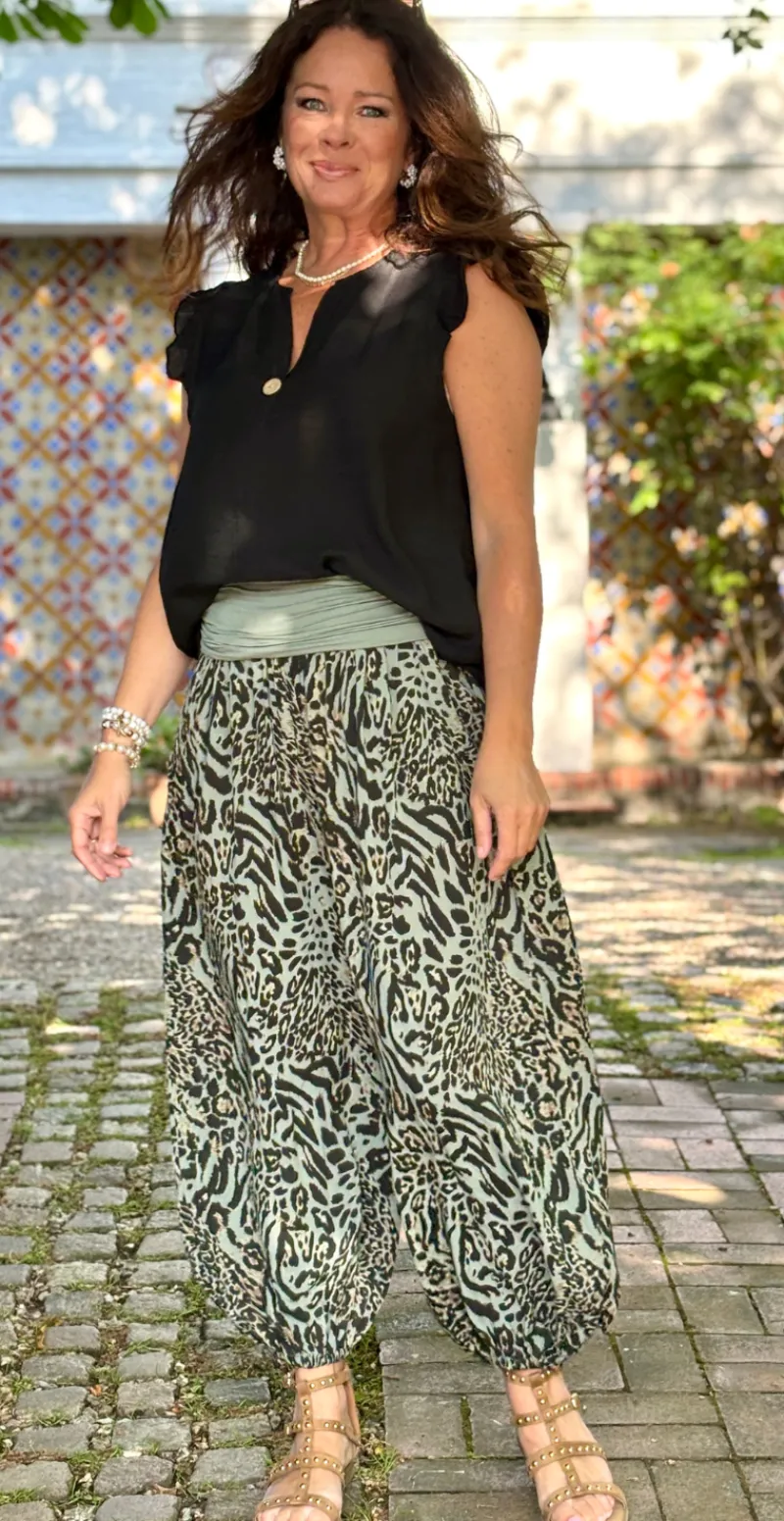 Jill bukser med elastik ved talje og fod leopard khaki LikeLondon