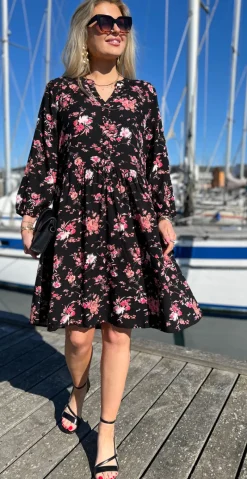 Joella kjole med knapstolpe coral cloud mix