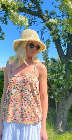 Joella stroptop coral blush flower