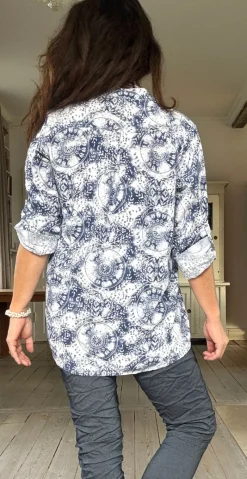 Judy skjortebluse med cirkelmønster hvid LikeLondon