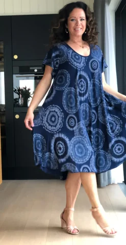 June A-formet kjole med cirkel mønster navy LikeLondon