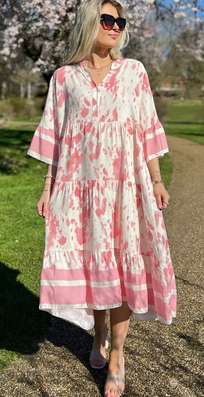 Kammy kjole med malerisk mønster rosa LikeLondon