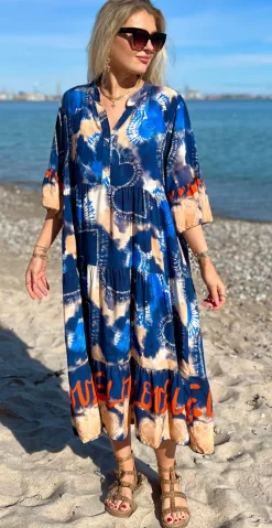 Kammy kjole med tie dye navy LikeLondon