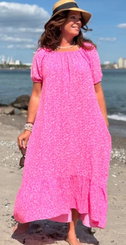 Karis lang kjole med peplum og leoprint pink LikeLondon