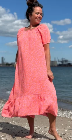 Karis lang kjole med peplum og leoprint orange LikeLondon