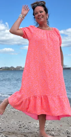 Karis lang kjole med peplum og leoprint orange LikeLondon