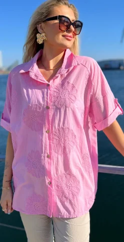Katharina skjorte med blomsterbroderi pink LikeLondon