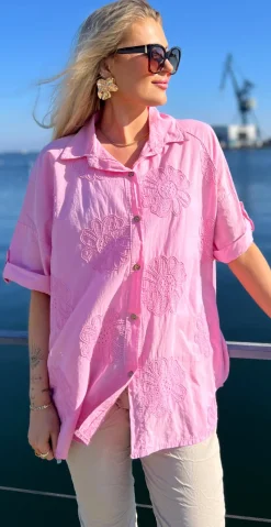 Katharina skjorte med blomsterbroderi pink LikeLondon