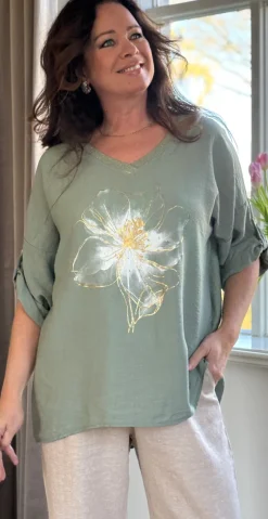 Katinka bluse med v-hals og blomstermotiv khaki LikeLondon
