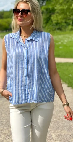 Kelsie bluse med striber, knapper og krave blå LikeLondon