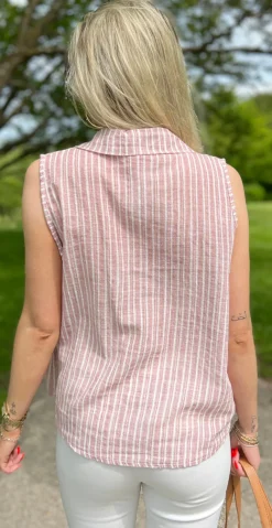 Kelsie bluse med striber, knapper og krave rosa LikeLondon