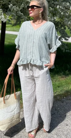 Leonora bluse med striber og bindebånd på ryggen khaki LikeLondon