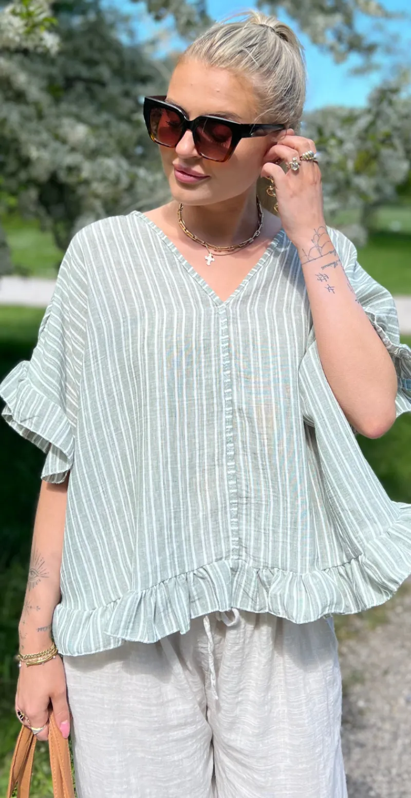Leonora bluse med striber og bindebånd på ryggen khaki LikeLondon