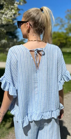 Leonora bluse med striber og bindebånd på ryggen lysblå LikeLondon