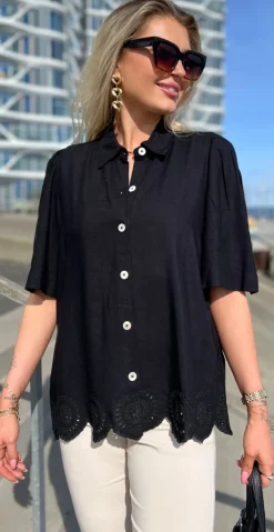 Linus hørbluse med broderi sort