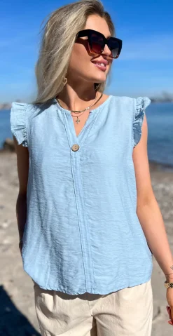 Lotus bluse med flæse detaljer lysblå LikeLondon