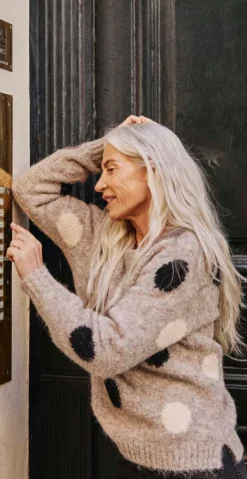 Louisa pullover desert taupe w. black
