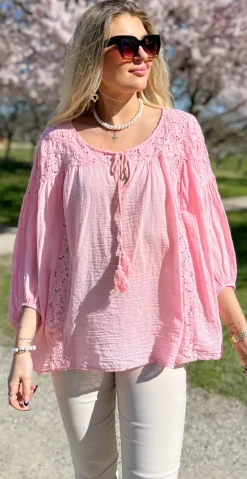 Macha bluse med blonde- og pailletmønster rosa LikeLondon