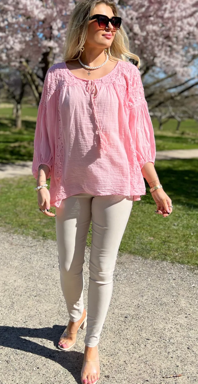 Macha bluse med blonde- og pailletmønster rosa LikeLondon
