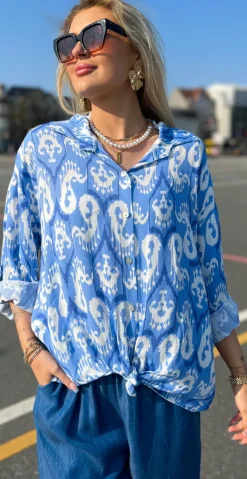 Mae skjortebluse med mønster blå LikeLondon