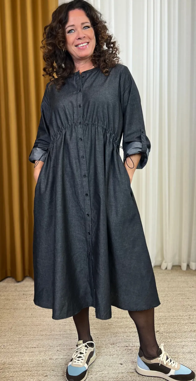 Malay denim kjole med elastik detalje sort
