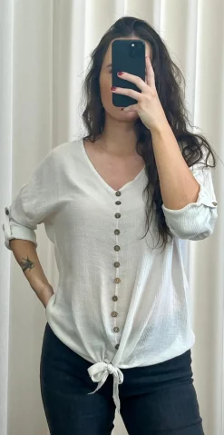 Mari bluse med knapper og bindedetalje off-white LikeLondon
