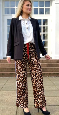 Marina bukser med leoprint og stribe langs siden rød LikeLondon
