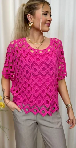 Michela hæklet bluse med indertop pink LikeLondon