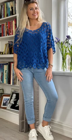 Michela hæklet bluse med indertop royalblue LikeLondon