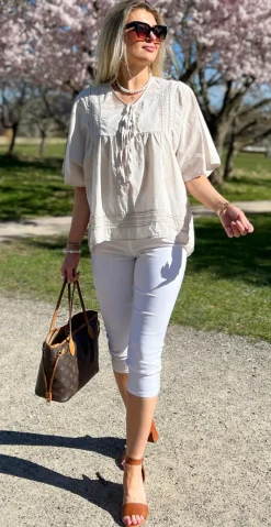 Mindy bluse med broderede detaljer og bindebånd beige LikeLondon