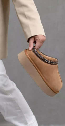 Mini platforms slip-in camel