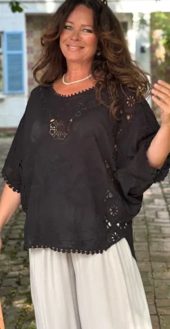 Myrna bluse med blondemotiv sort LikeLondon