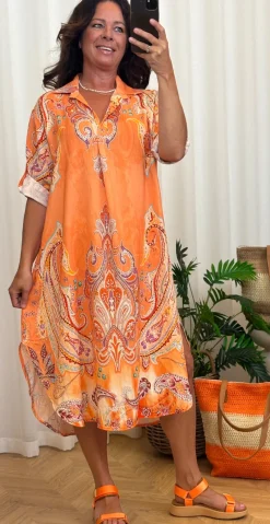 Nataline kjole med krave og paisley orange LikeLondon