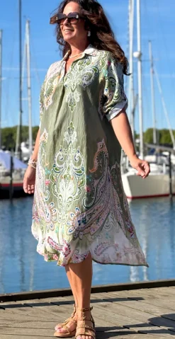 Nataline kjole med krave og paisley khaki LikeLondon