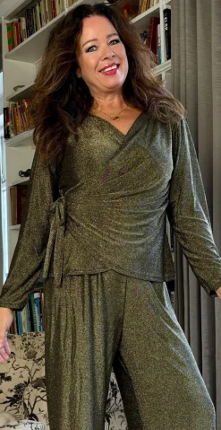 Nela glimmer bluse med wrap-effekt guld LikeLondon