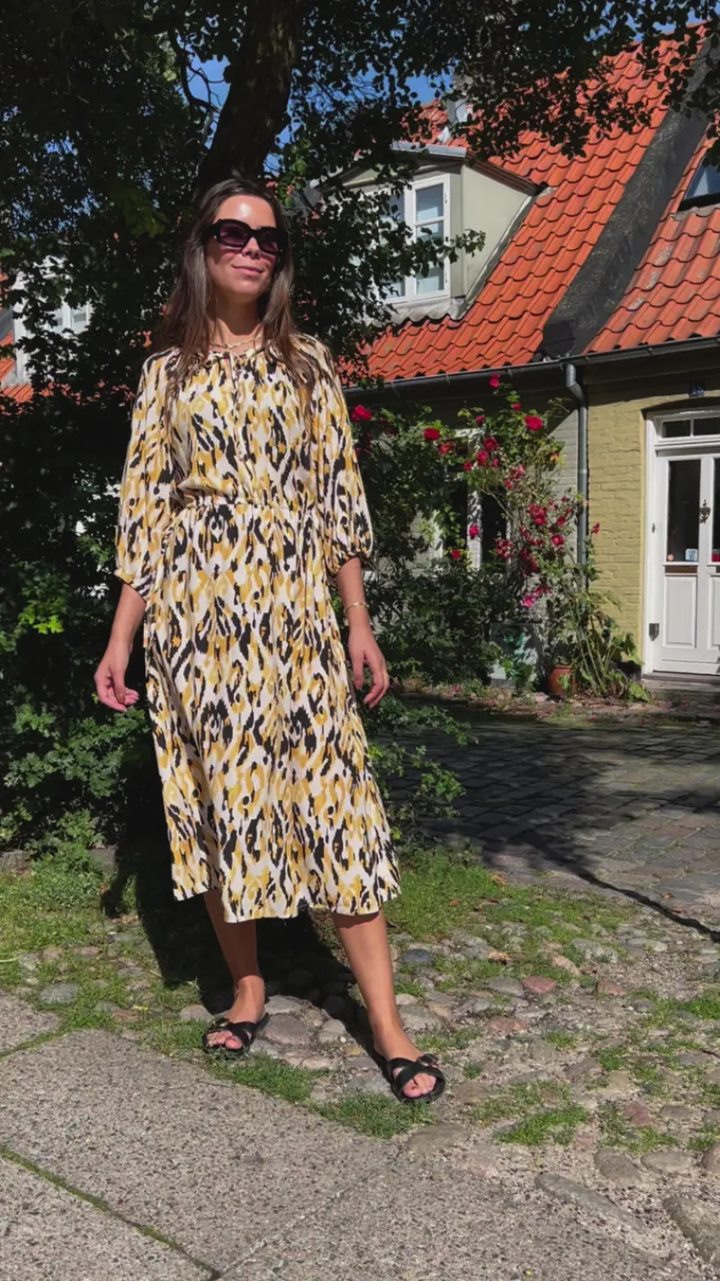 Nina kjole med bindebånd i taljen 100% ECOVERO-viskose gul