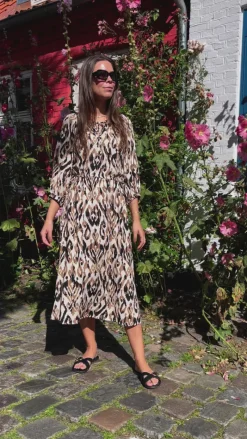 Nina kjole med bindebånd i taljen 100% ECOVERO-viskose brun