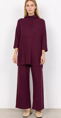 Olivia bluse med høj hals og trekvart ærmer blomme