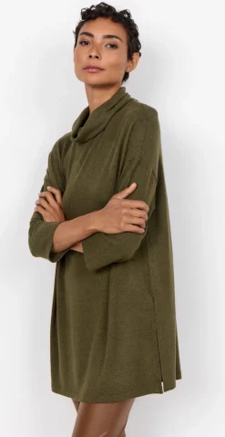 Olivia bluse med høj hals og trekvart ærmer khaki