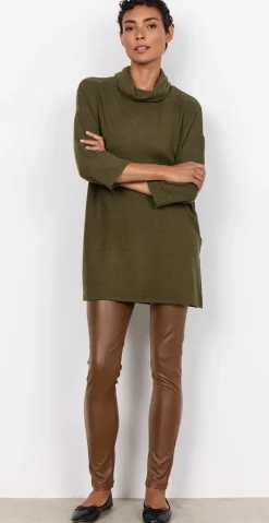 Olivia bluse med høj hals og trekvart ærmer khaki