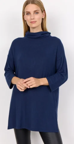 Olivia bluse med høj hals og trekvart ærmer navy