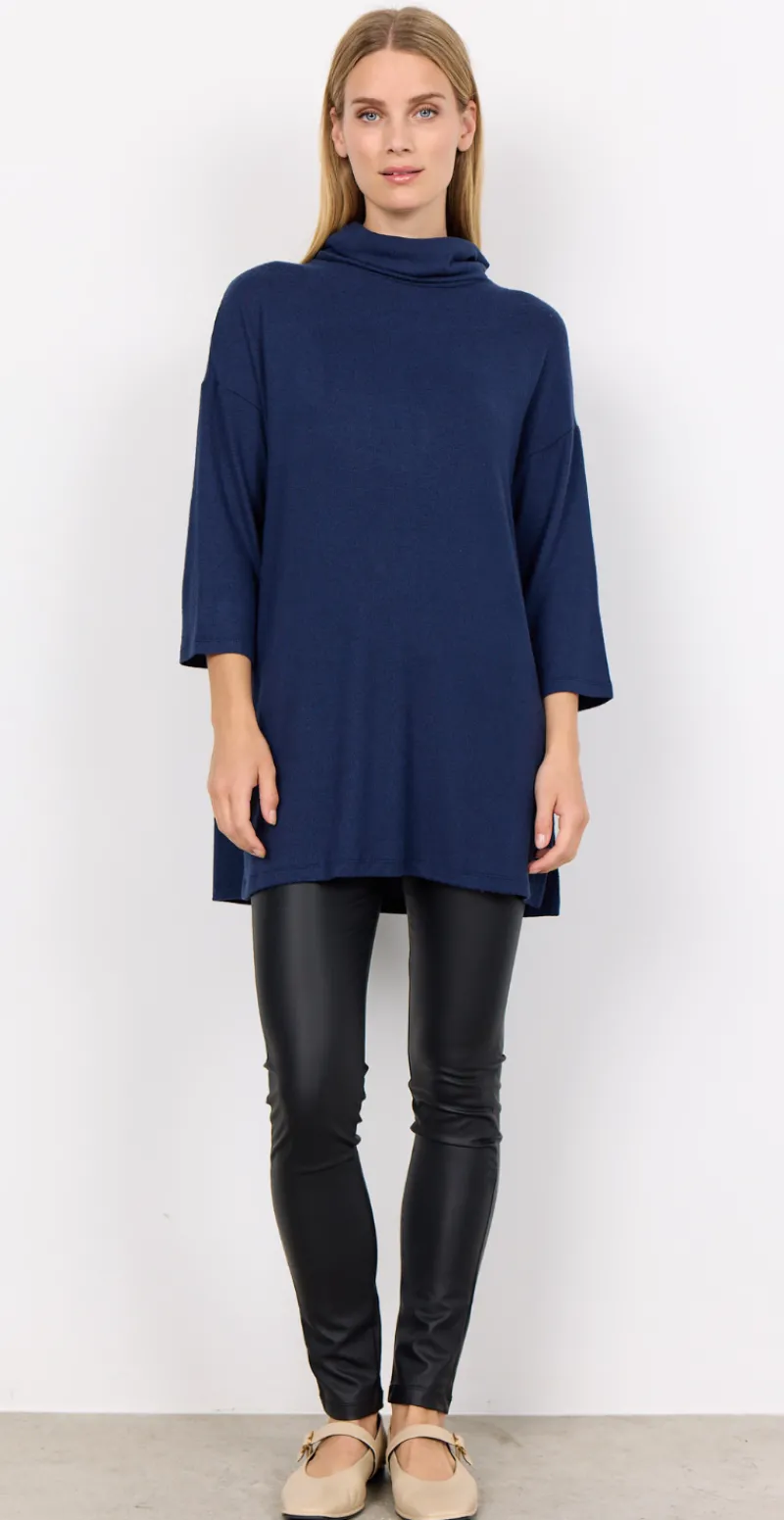 Olivia bluse med høj hals og trekvart ærmer navy